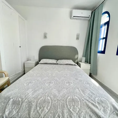 Cozy Playmar 24