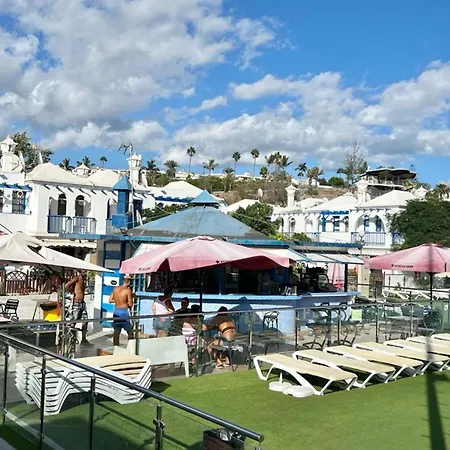 Cozy Playmar 24